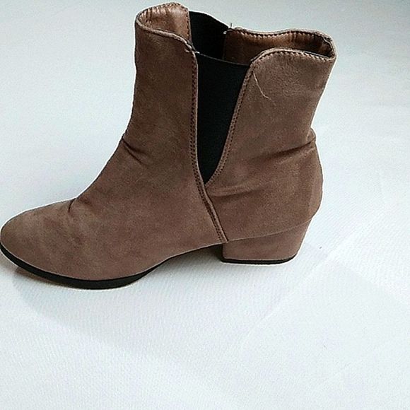 Ankle boots by Etc light brown suede low heels lightly worn. - Picture 2 of 7